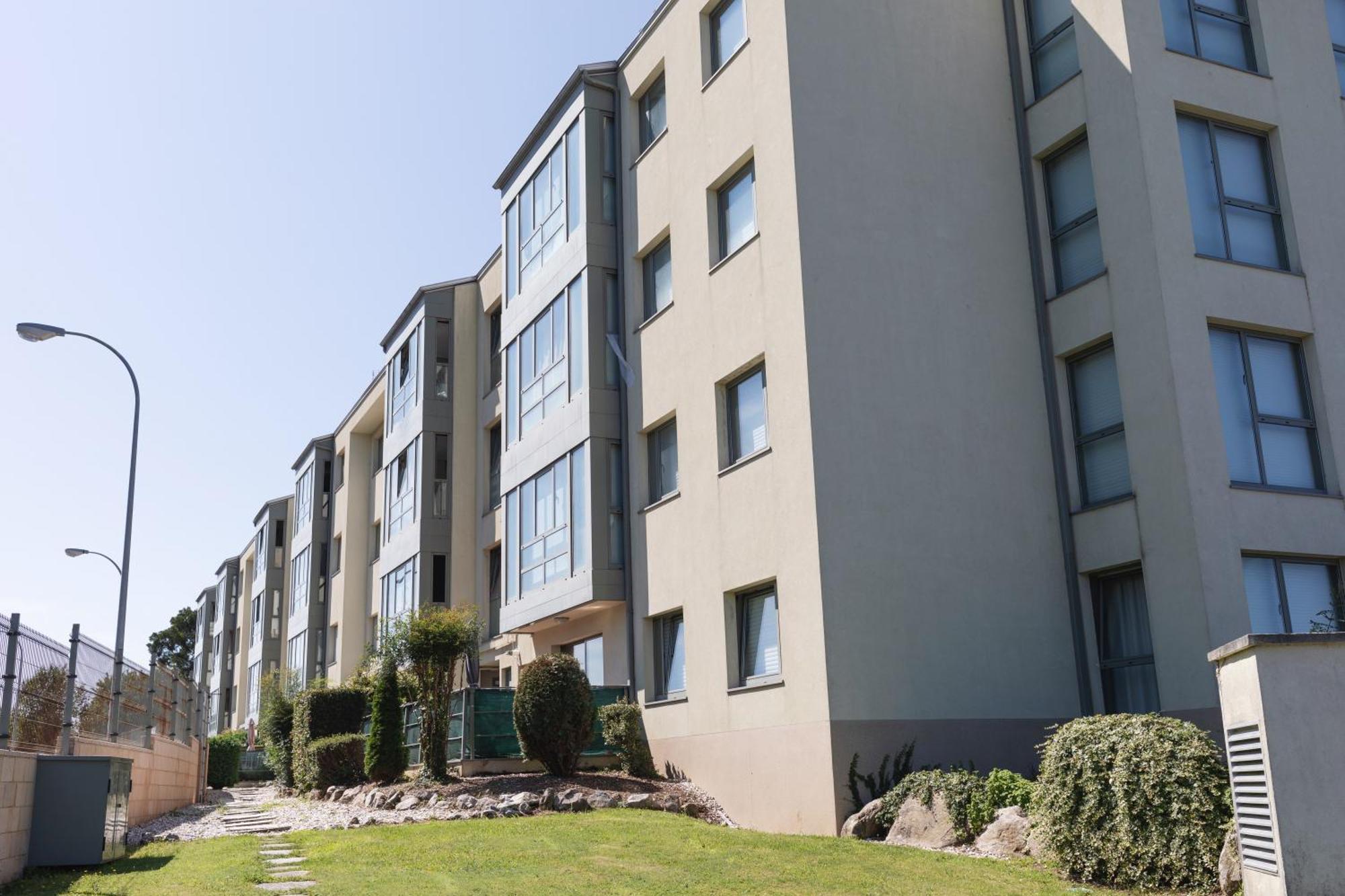 Baruhaus Piscina Y Parking Rianxo Apartment Rianjo Bagian luar foto